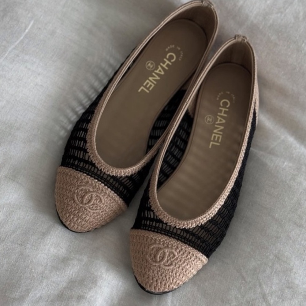 Chanel Black and Beige Raffia Flats
